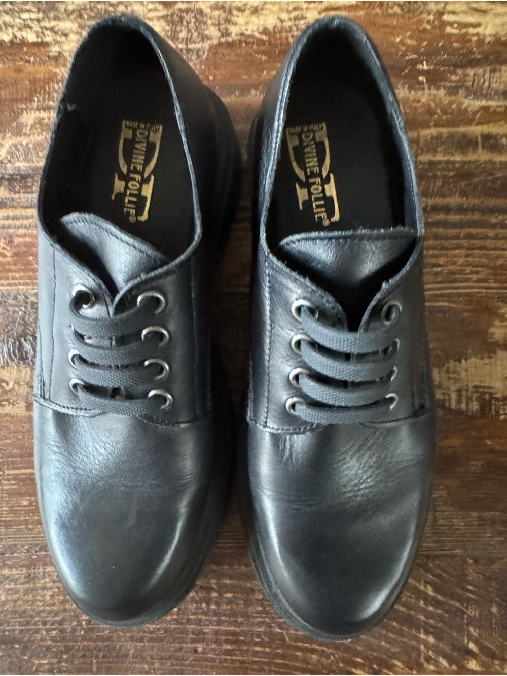 Divine Follie Women's Black Lace-Up Lug Sole Flats - Picture 4 of 7